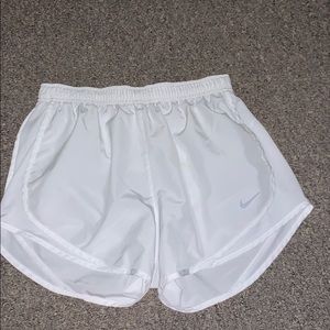 LIKE NEW white nike shorts